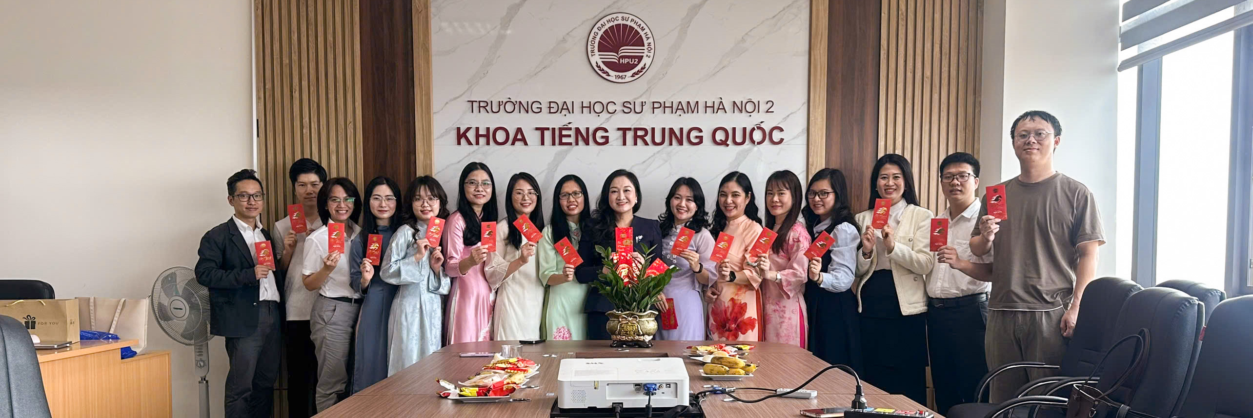 Đội ngũ cán bộ Khoa Tiếng Trung Quốc